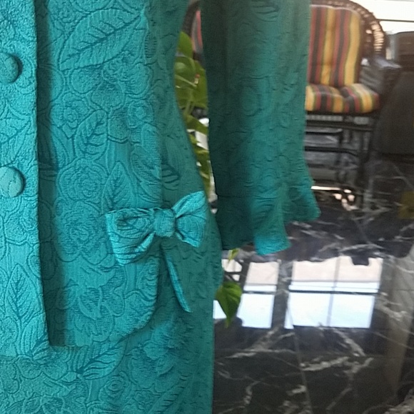 Two piece skirt and top - Picture 3 of 4